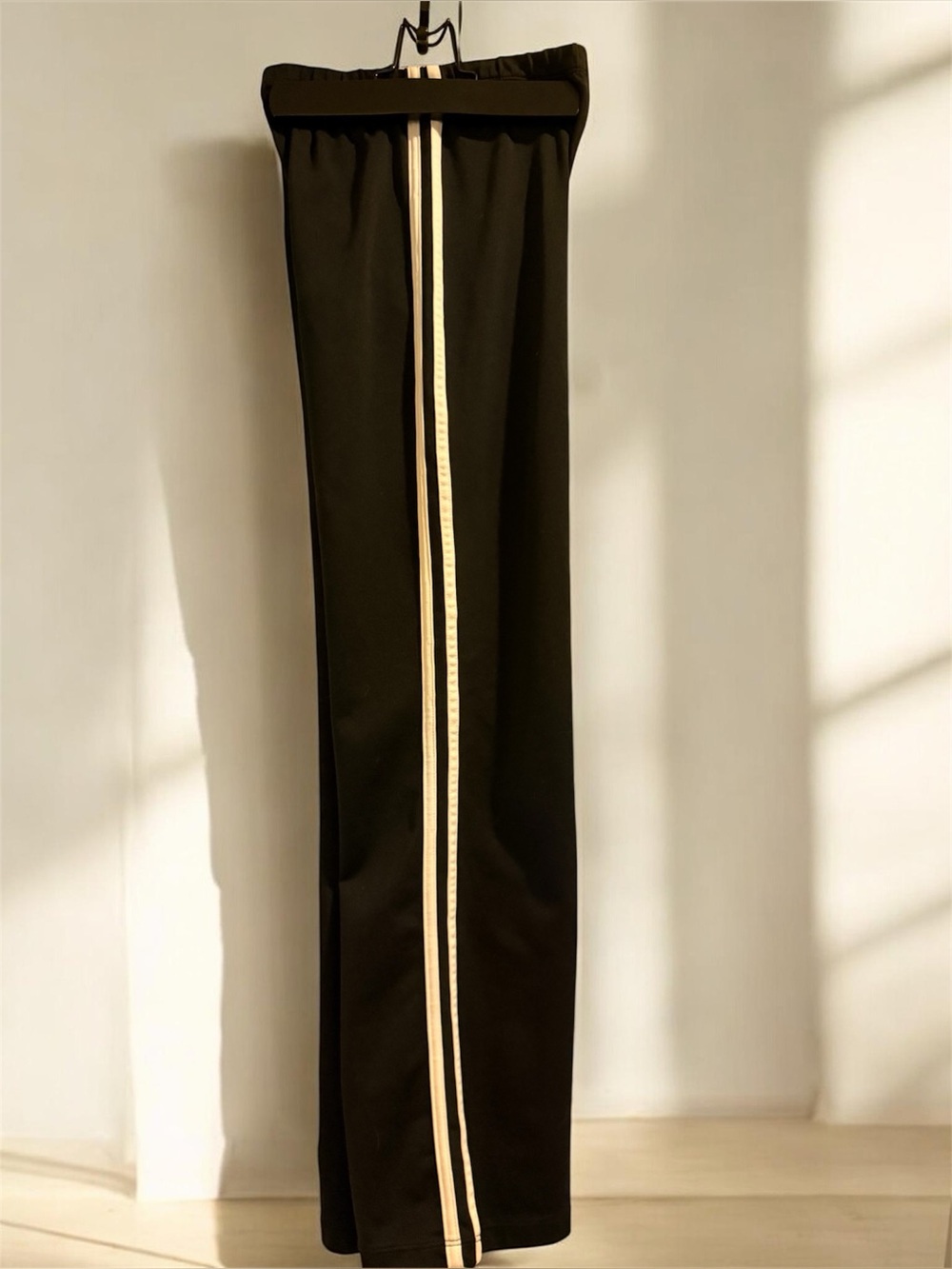 Super retro athletic track pants - classic & sporty! 🏋🏻‍♀️